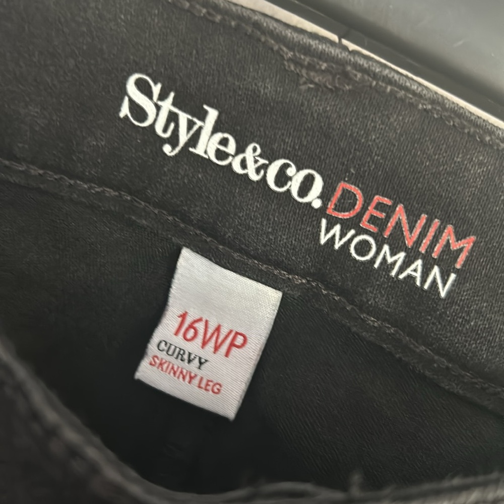 NWT Style & Co. black curvy skinny jeans size 16W petite - Picture 4 of 6